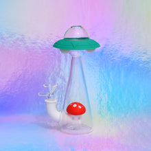 Load image into Gallery viewer, Alien Abduction Water Pipe
